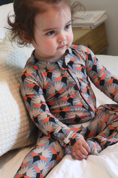 Bamboo baby pajamas in blue and beige with a boho floral print, soft and hypoallergenic, ideal for the delicate skin of the baby.